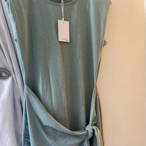 Knot Your Average Dress Amaryllis  medium
Never worn tags still on